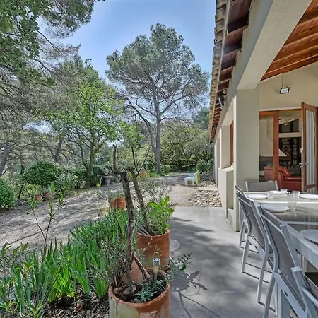 Holiday home Grande Avec Piscine Pres D'avignon -