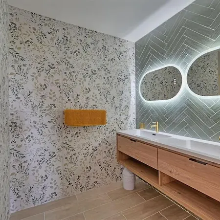 Grande Avec Piscine Pres D'avignon - Holiday home